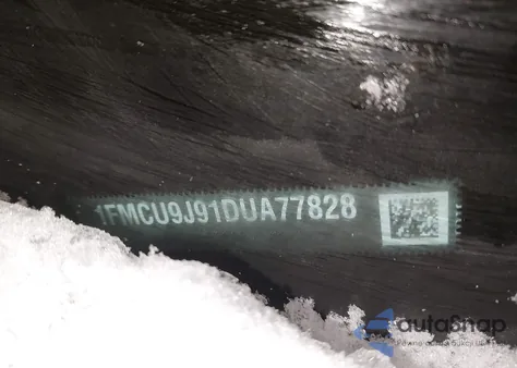 2013 Ford Escape Titanium z USA, uszkodzony, nr VIN 1FMCU9J91DUA77828